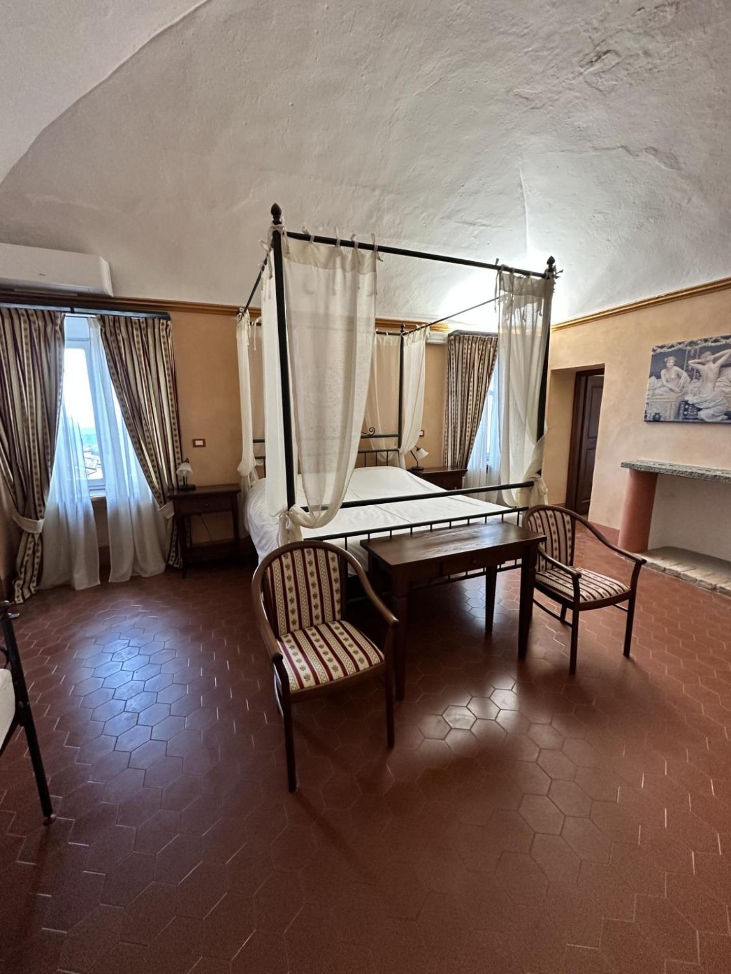 Abbazia Delle Sorelle Новело Екстериор снимка